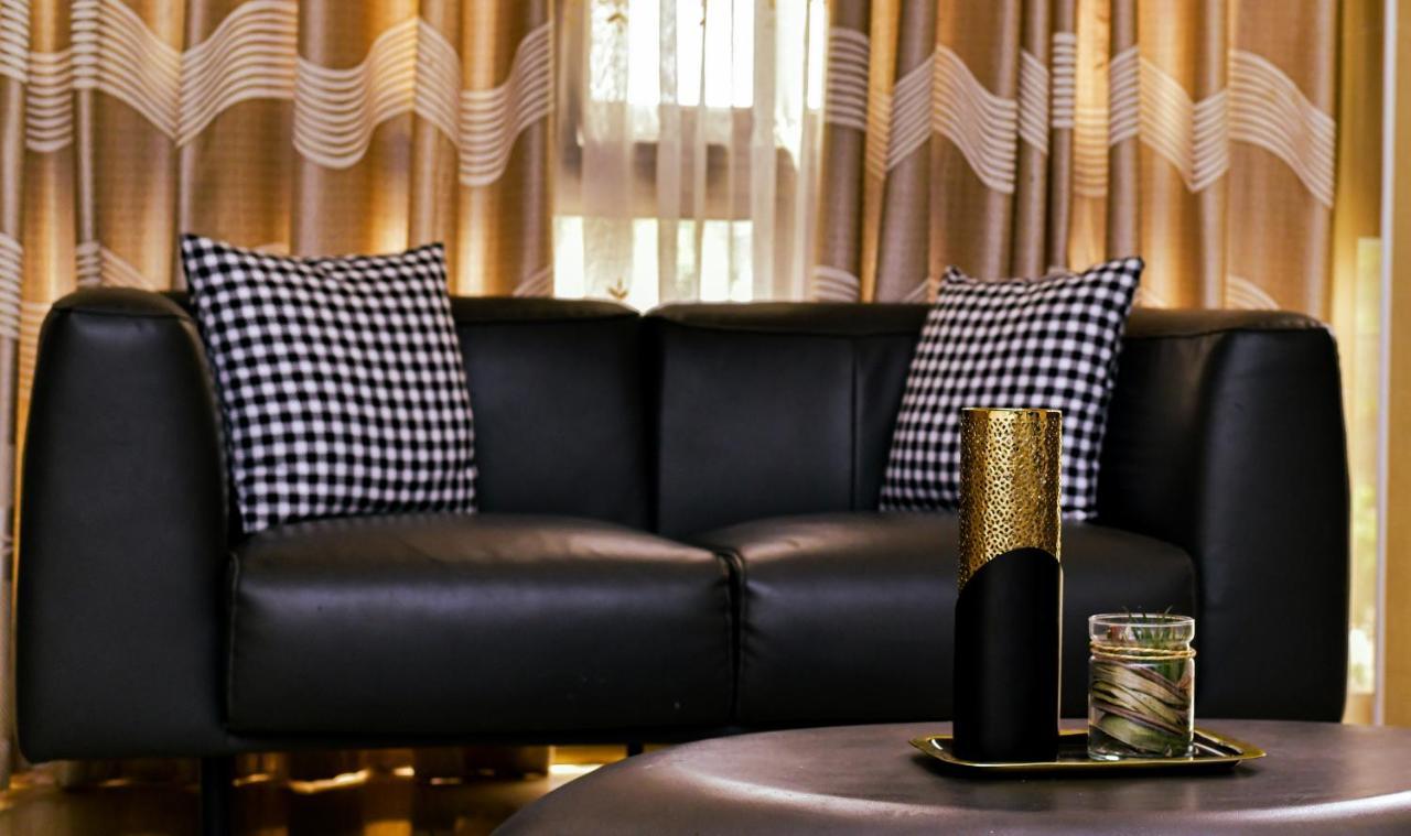 Hotel M'Rode Ломе Екстер'єр фото