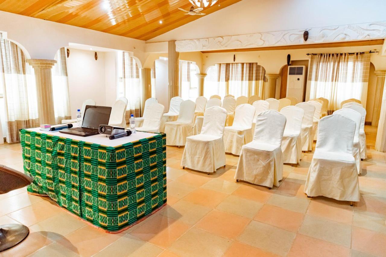 Hotel M'Rode Ломе Екстер'єр фото